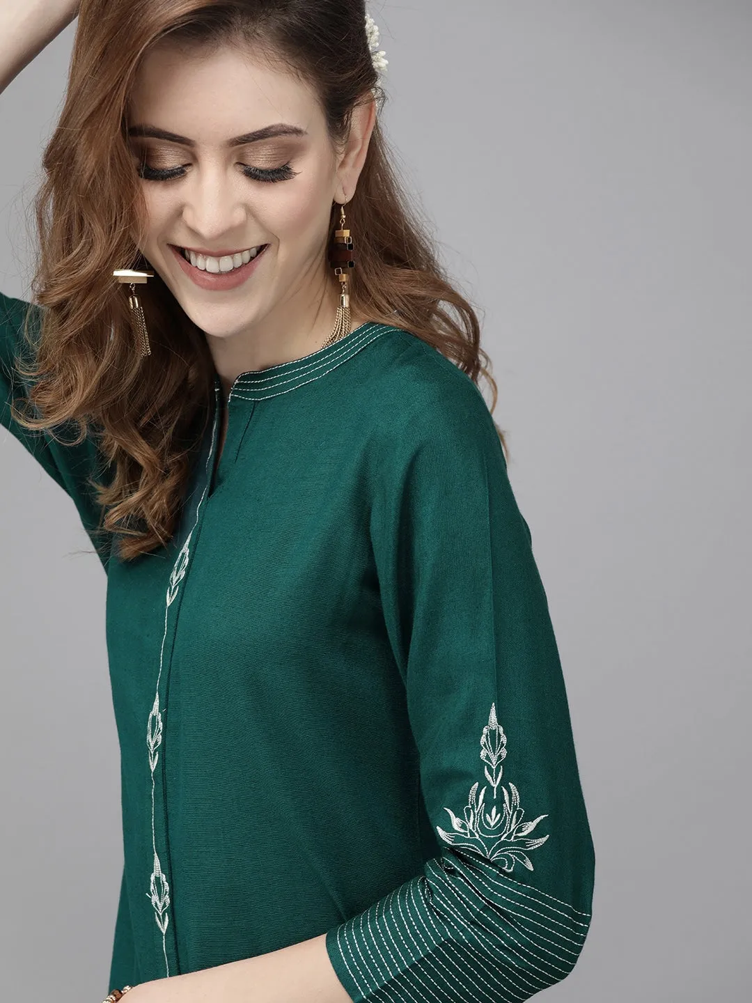 Women Green & Off-White Embroidered Kurta Set